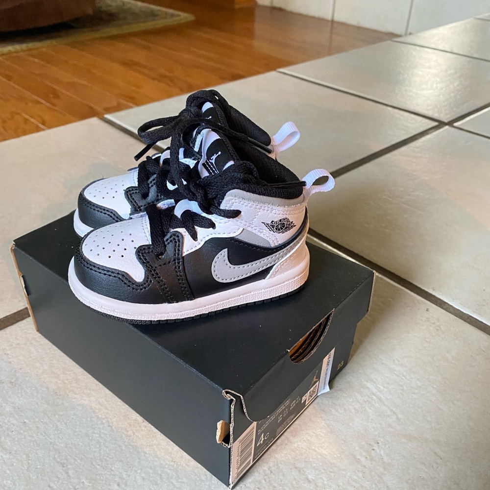AIR JORDAN 1 MID TD 'WHITE SHADOW'